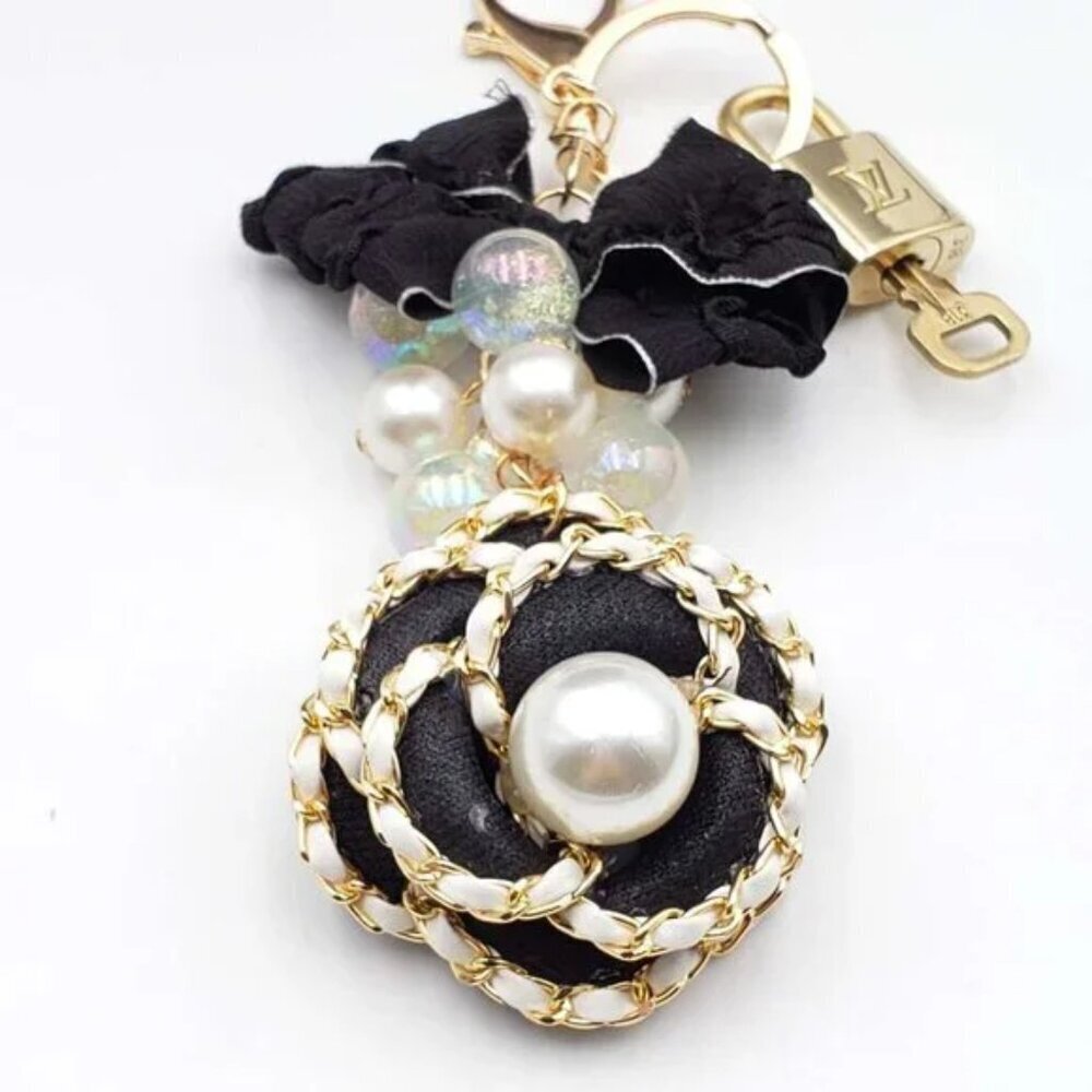 Authentic Louis Vuitton Padlock & Key Gold ✨Unbranded Flower Bag Charm Keychain - Picture 3 of 7